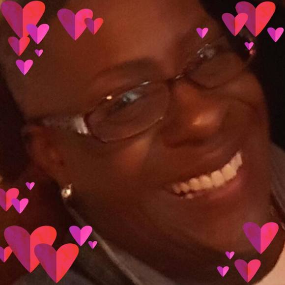 Meet your Posher, Cynthia - Picture 1 of 1